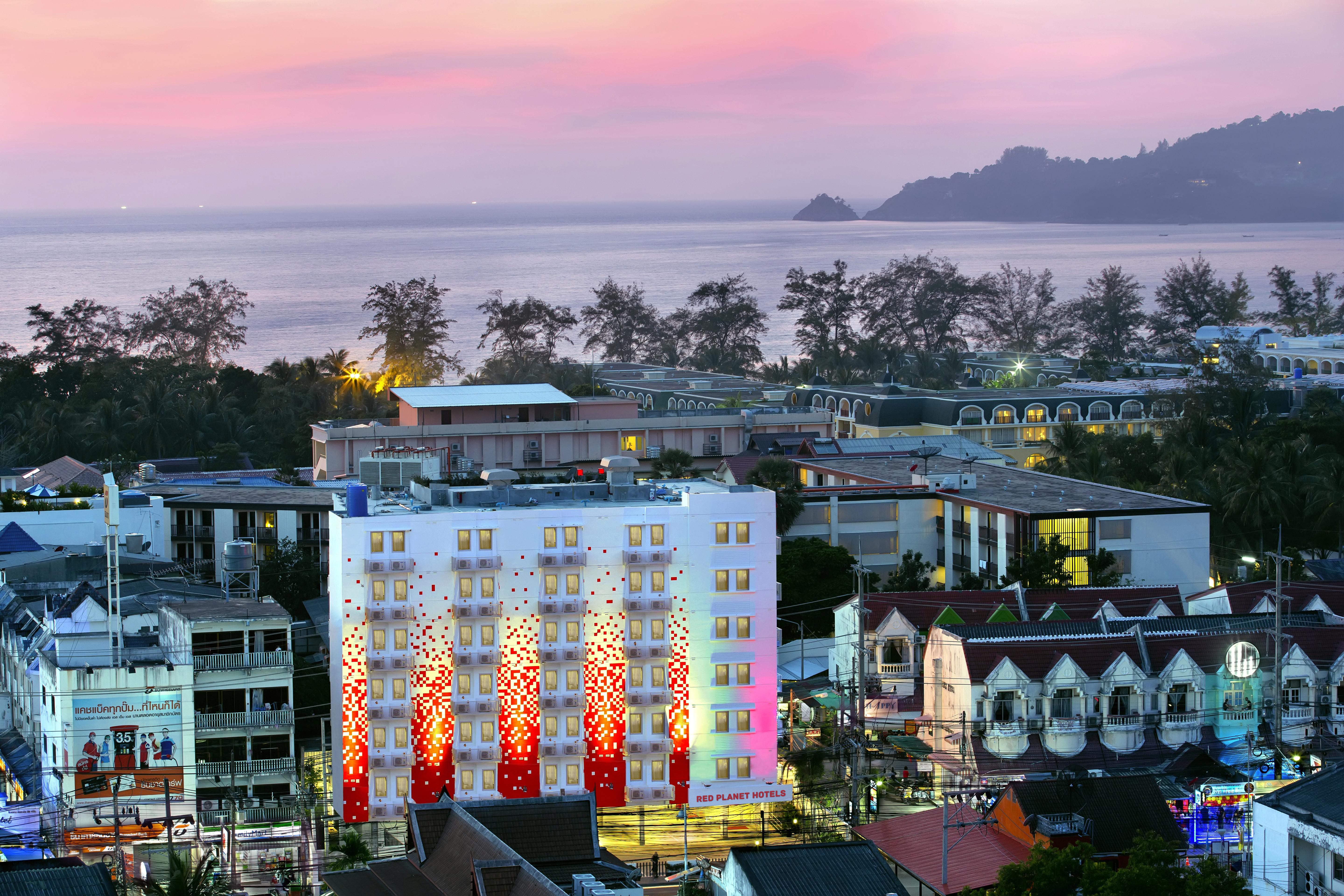 Red Planet Phuket Patong - Sha Extra Plus Exteriör bild